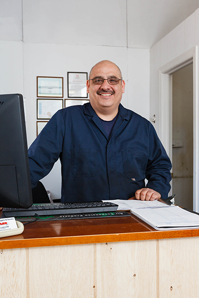 Kelly DeCaire, Kelly's Auto Repairs & Service Kelly's Auto Repairs & Service, London ON, N6L 1A8 and N6M 1L6, Auto Repair, Engine Repair, Brake Repair, Tramsmission Repair and Auto Electrical Service